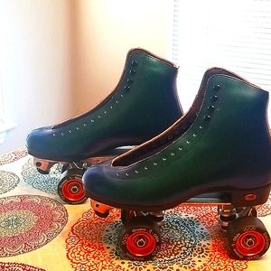 Grove N Glide Skates, Never been worn.